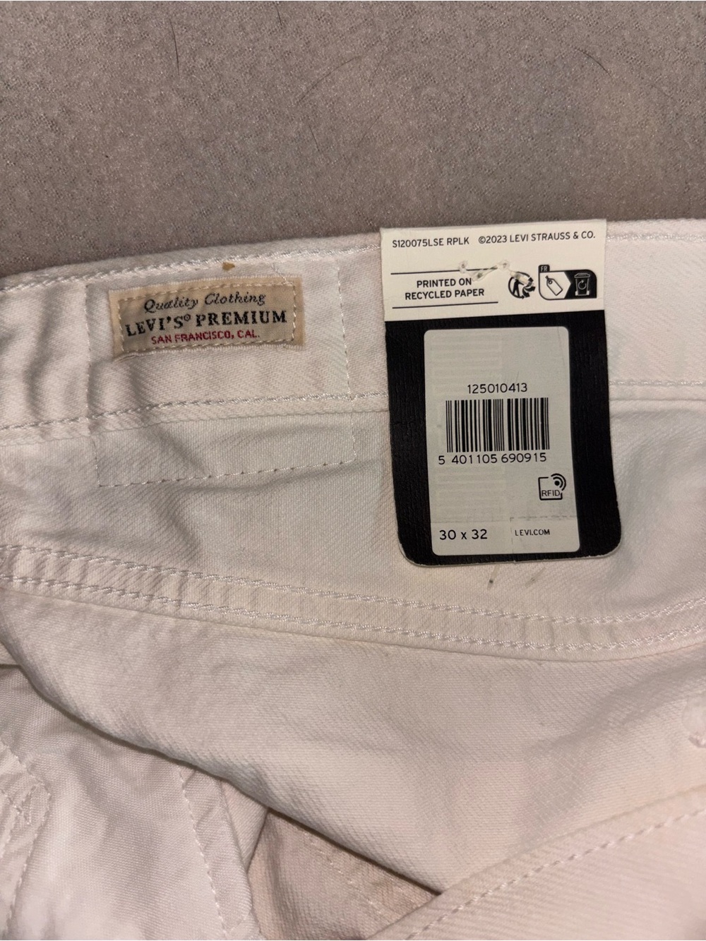 NWT Levi's Women’s White 501 Straight Leg Jeans-30x32 - Picture 7 of 9